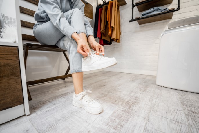 як правильно чистити жіночі кросівки